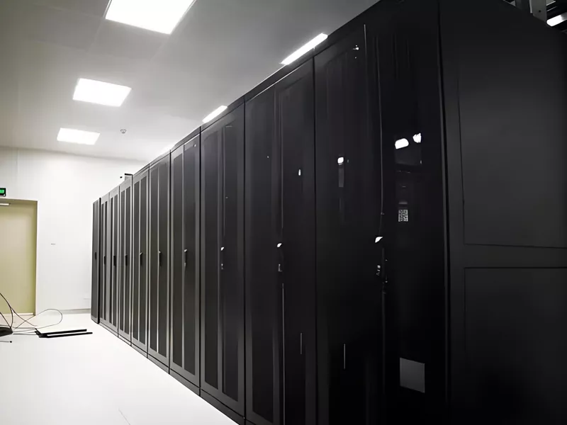 Кабинет со ладна патека на центарот за податоци